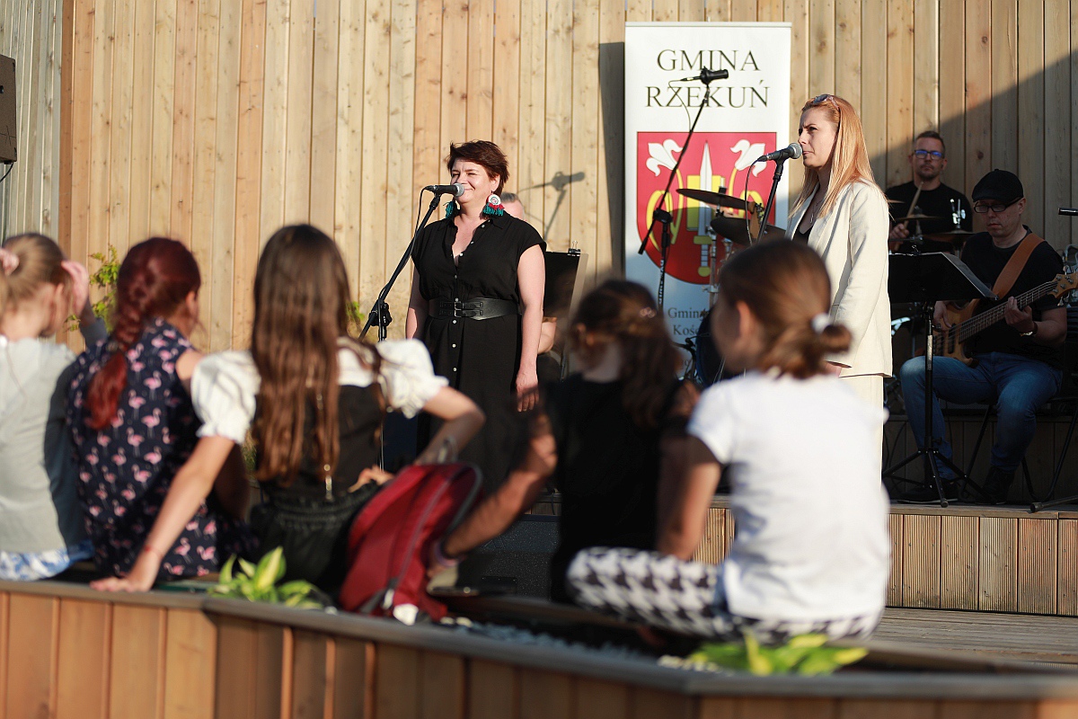 Lato w tężni - recital Anety Żebrowskiej i jej zespołu [02.07.2023] - zdjęcie #55 - eOstroleka.pl