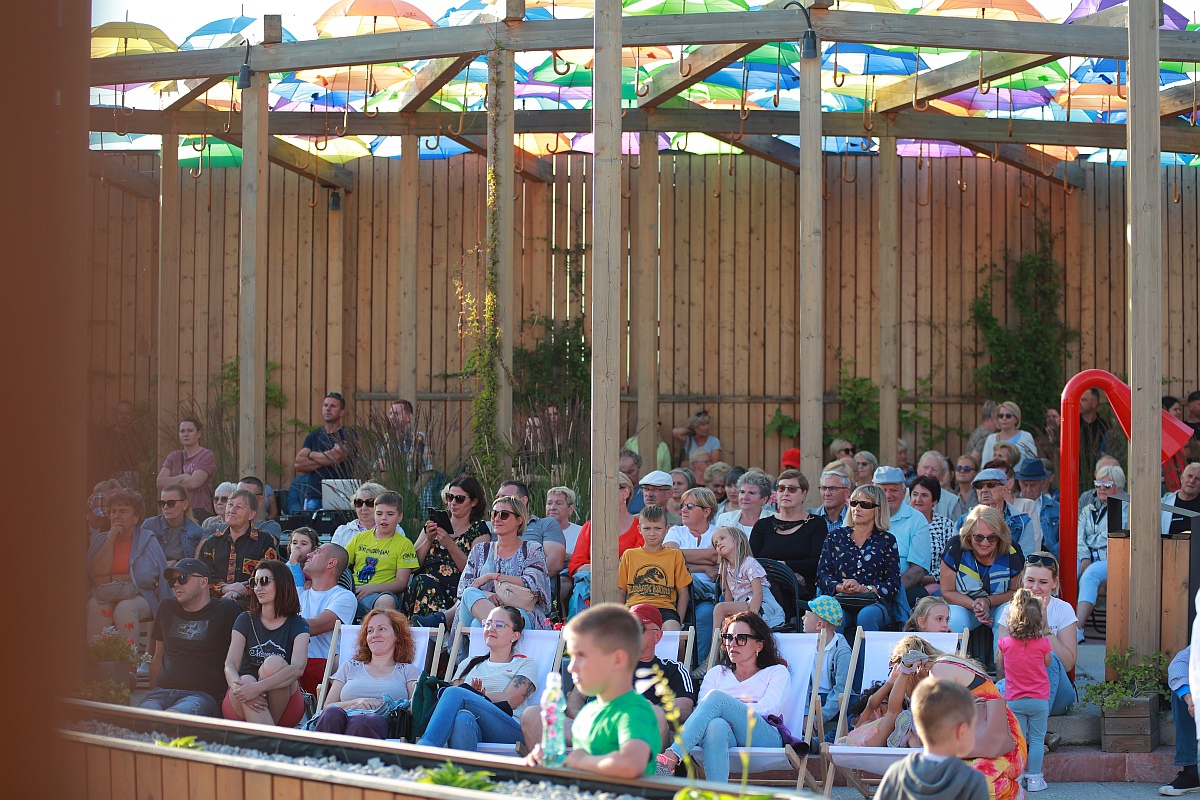 Lato w tężni - recital Anety Żebrowskiej i jej zespołu [02.07.2023] - zdjęcie #35 - eOstroleka.pl