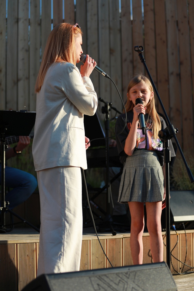 Lato w tężni - recital Anety Żebrowskiej i jej zespołu [02.07.2023] - zdjęcie #33 - eOstroleka.pl