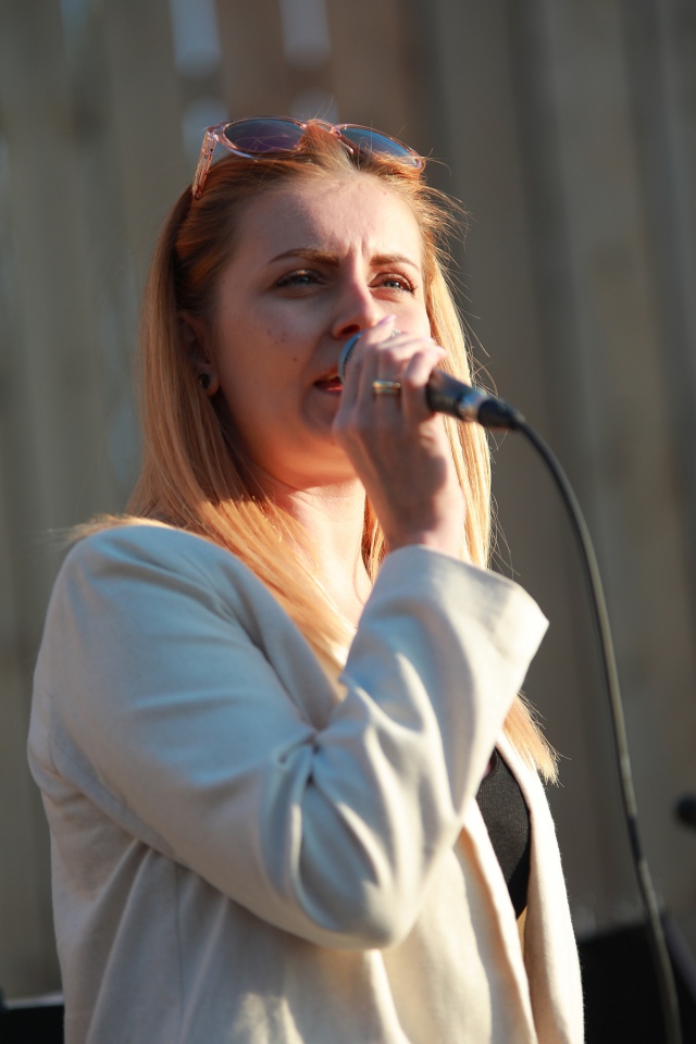 Lato w tężni - recital Anety Żebrowskiej i jej zespołu [02.07.2023] - zdjęcie #29 - eOstroleka.pl
