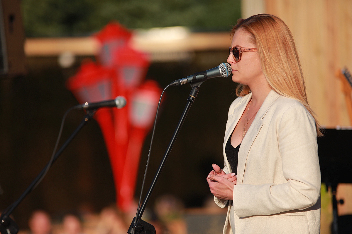 Lato w tężni - recital Anety Żebrowskiej i jej zespołu [02.07.2023] - zdjęcie #24 - eOstroleka.pl