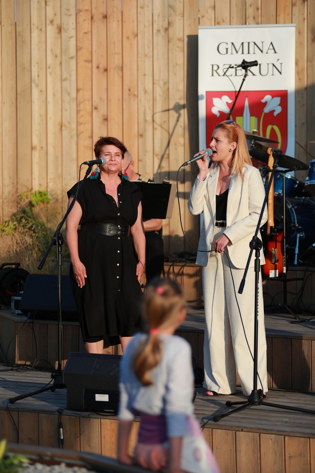 Lato w tężni - recital Anety Żebrowskiej i jej zespołu [02.07.2023] - zdjęcie #19 - eOstroleka.pl