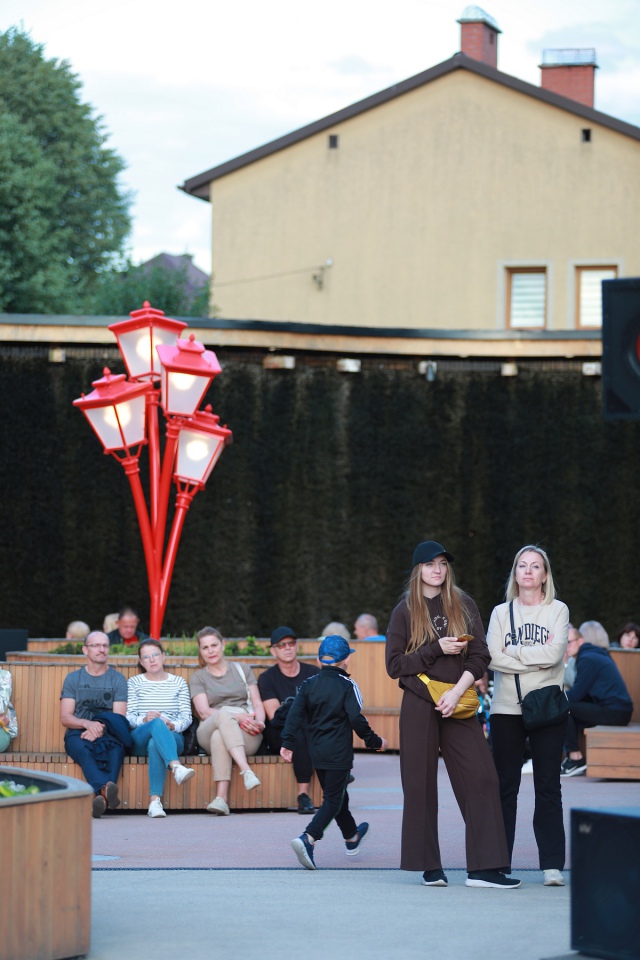 Lato w tężni - recital Anety Żebrowskiej i jej zespołu [02.07.2023] - zdjęcie #8 - eOstroleka.pl