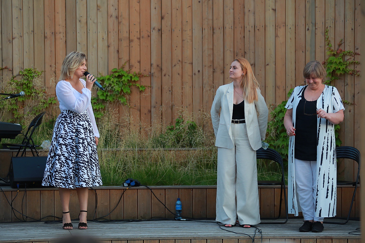 Lato w tężni - recital Anety Żebrowskiej i jej zespołu [02.07.2023] - zdjęcie #2 - eOstroleka.pl