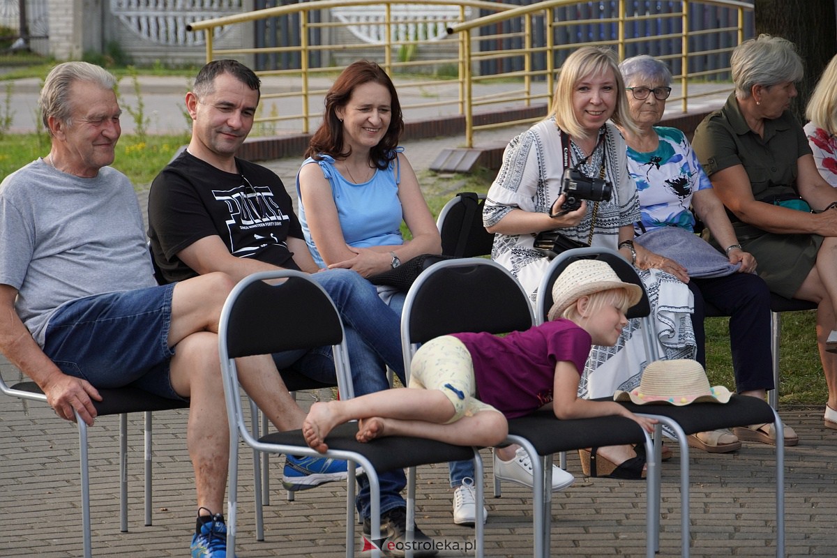 Letnie granie: Kinga Chojnowska wystąpiła w Olszewie-Borkach [5.07.2023] - zdjęcie #3 - eOstroleka.pl