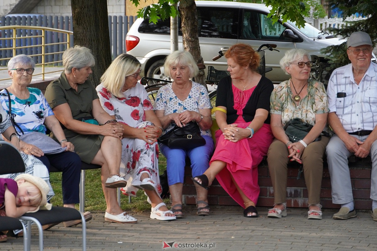 Letnie granie: Kinga Chojnowska wystąpiła w Olszewie-Borkach [5.07.2023] - zdjęcie #29 - eOstroleka.pl