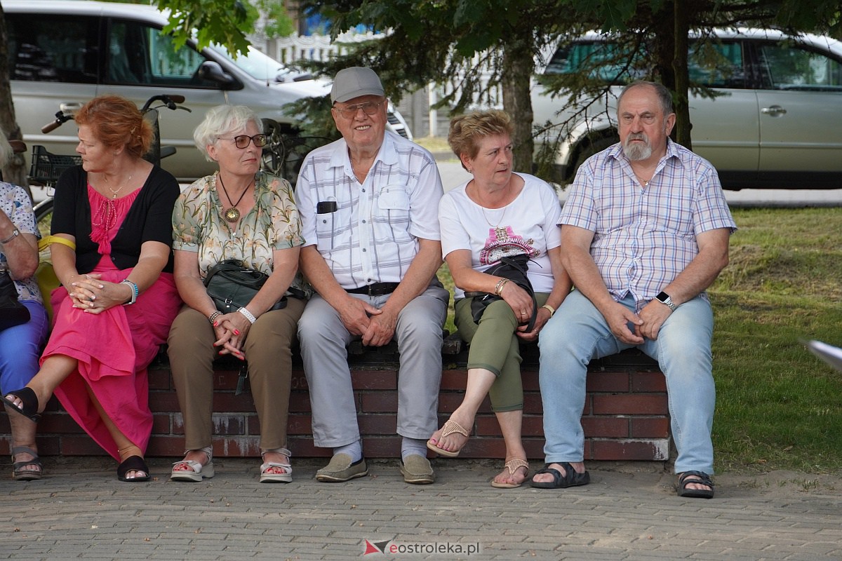 Letnie granie: Kinga Chojnowska wystąpiła w Olszewie-Borkach [5.07.2023] - zdjęcie #28 - eOstroleka.pl