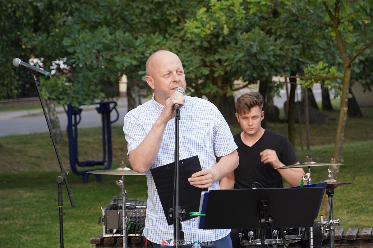 Letnie granie: Kinga Chojnowska wystąpiła w Olszewie-Borkach [5.07.2023] - zdjęcie #24 - eOstroleka.pl