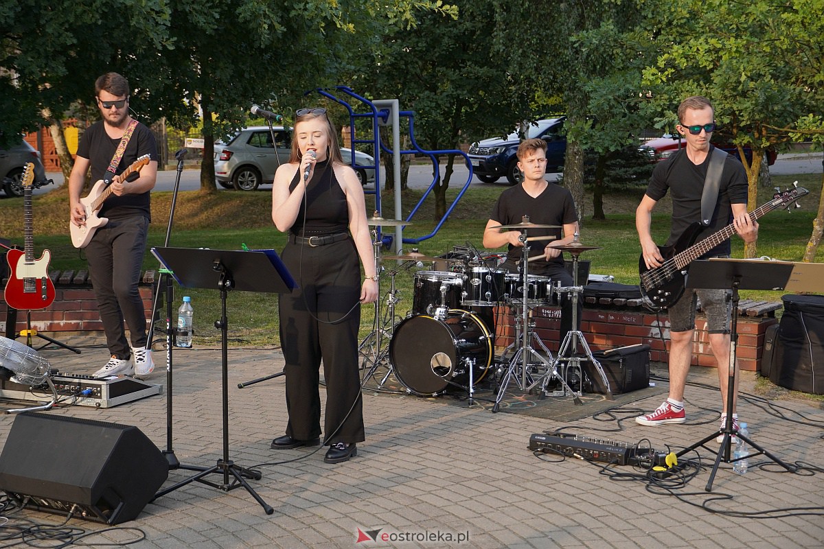 Letnie granie: Kinga Chojnowska wystąpiła w Olszewie-Borkach [5.07.2023] - zdjęcie #16 - eOstroleka.pl