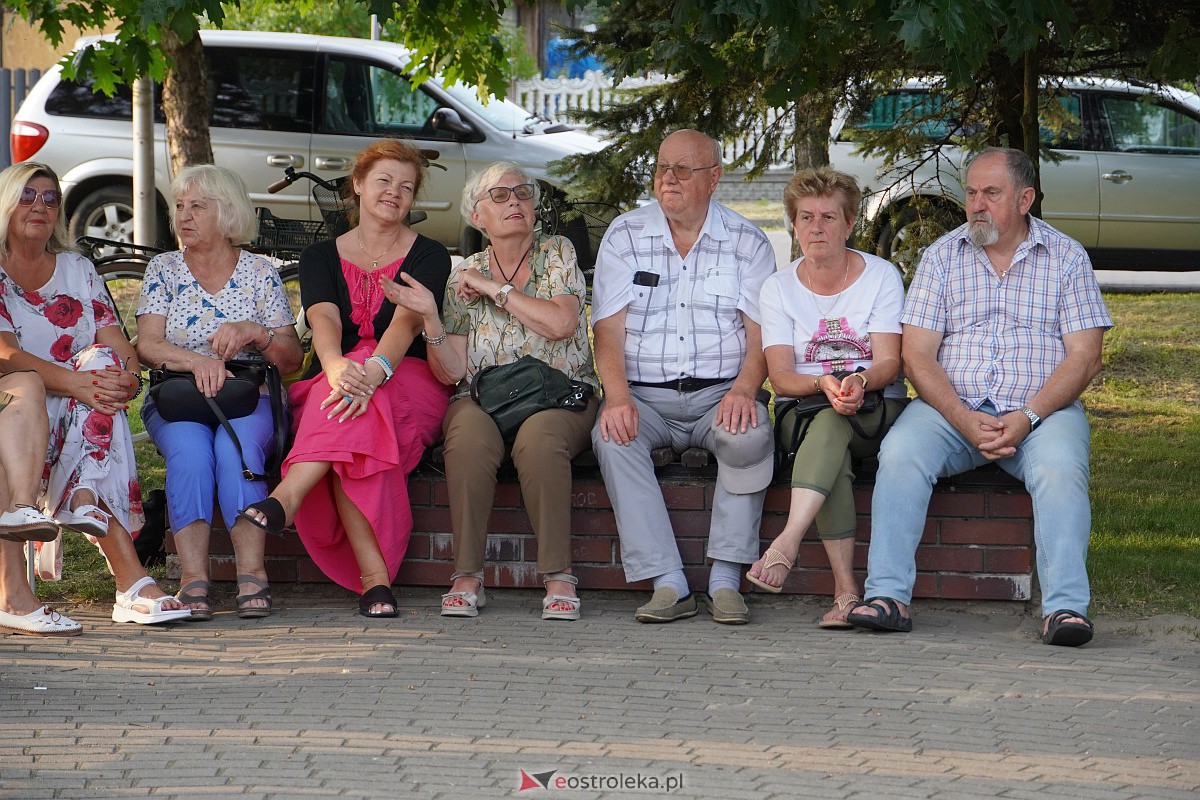 Letnie granie: Kinga Chojnowska wystąpiła w Olszewie-Borkach [5.07.2023] - zdjęcie #15 - eOstroleka.pl