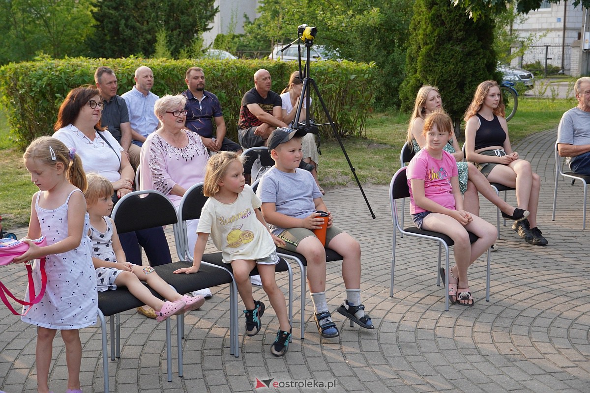 Letnie granie: Kinga Chojnowska wystąpiła w Olszewie-Borkach [5.07.2023] - zdjęcie #13 - eOstroleka.pl
