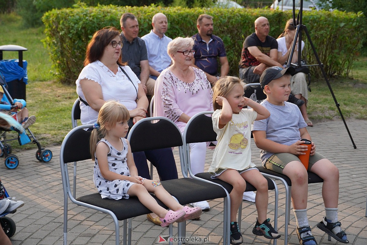 Letnie granie: Kinga Chojnowska wystąpiła w Olszewie-Borkach [5.07.2023] - zdjęcie #12 - eOstroleka.pl