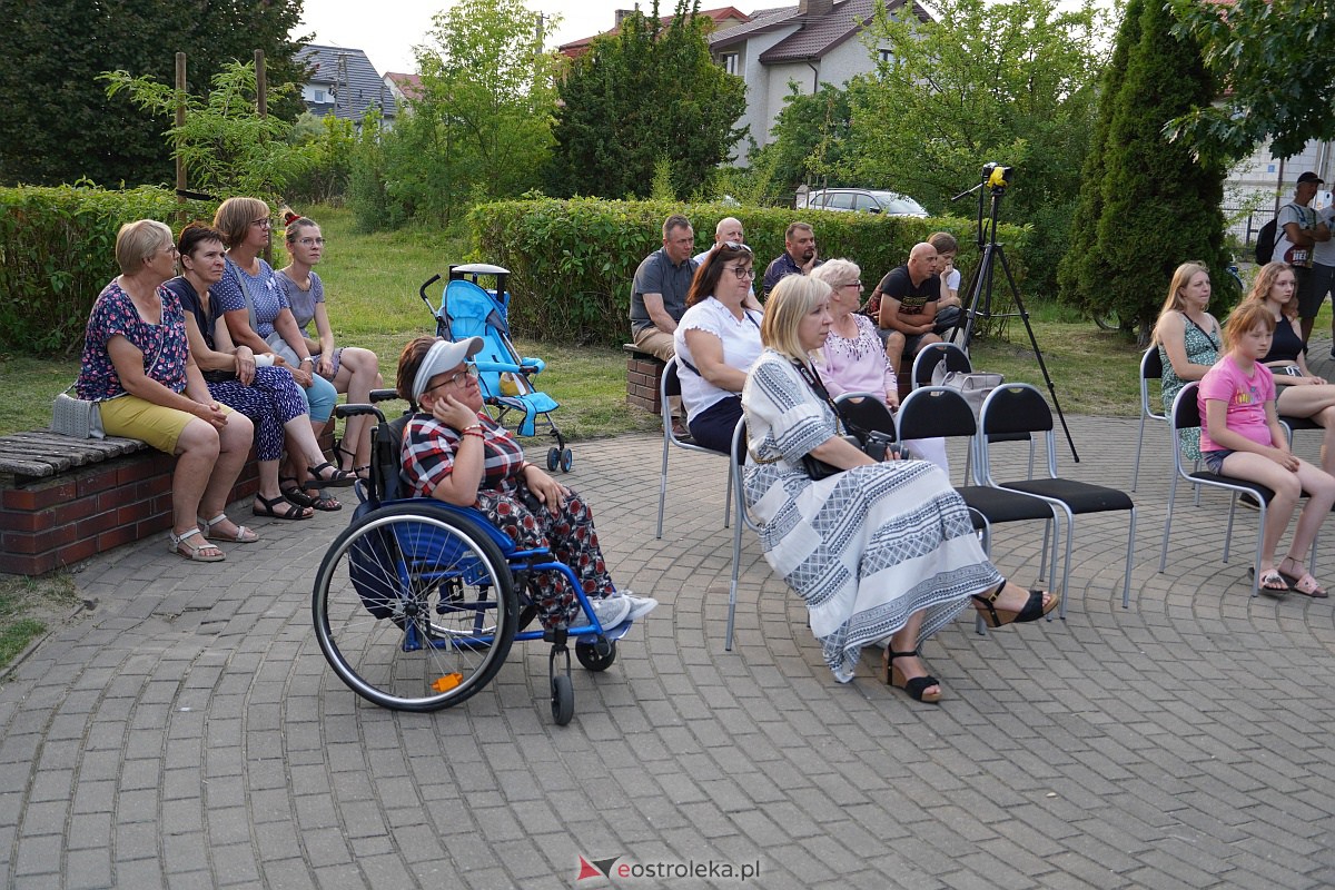 Letnie granie: Kinga Chojnowska wystąpiła w Olszewie-Borkach [5.07.2023] - zdjęcie #5 - eOstroleka.pl
