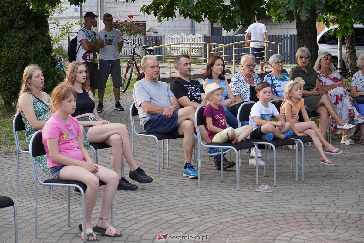 Letnie granie: Kinga Chojnowska wystąpiła w Olszewie-Borkach [5.07.2023] - zdjęcie #3 - eOstroleka.pl