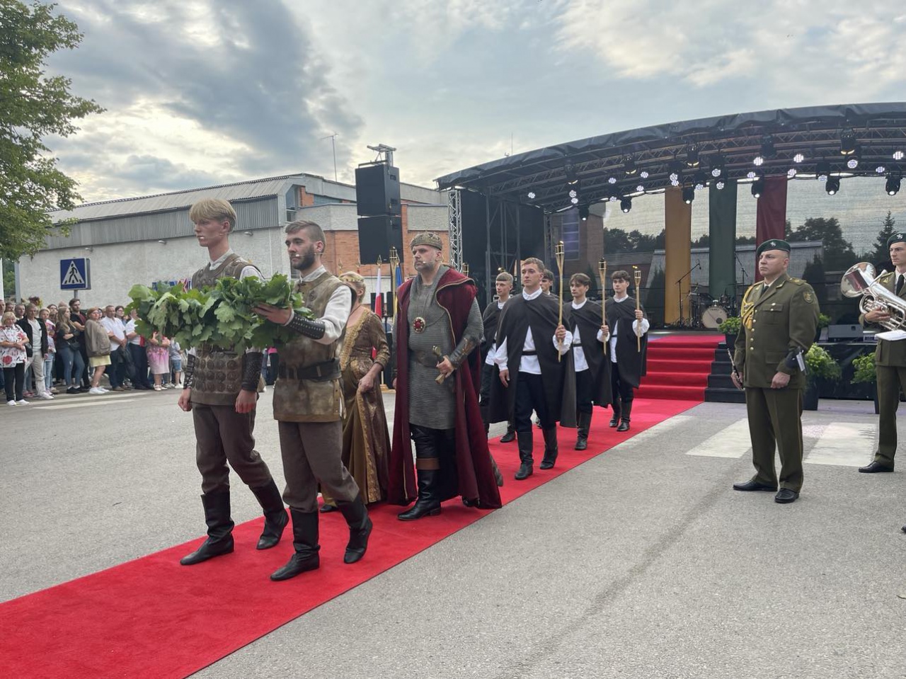 Delegacja z powiatu na święcie Dnia Koronacji Mendoga, jedynego króla Litwy - zdjęcie #8 - eOstroleka.pl