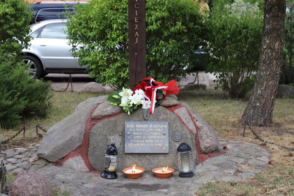 Uczcili pamięć ofiar rzezi wołyńskiej  - zdjęcie #4 - eOstroleka.pl