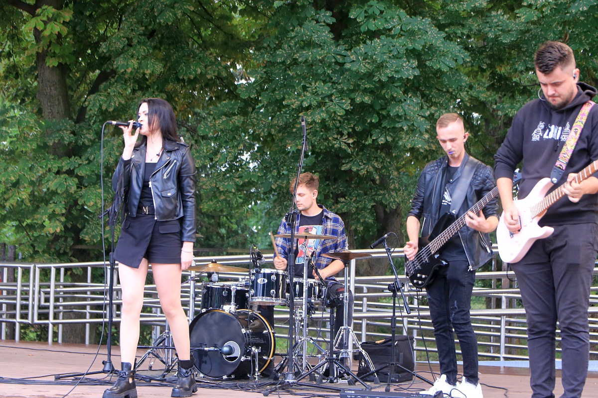 artPERON: Koncert zespołu MADMA [12.07.2023] - zdjęcie #9 - eOstroleka.pl