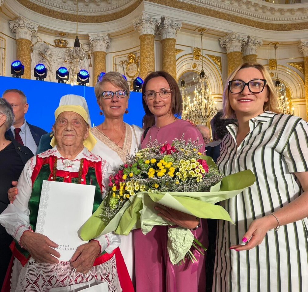 Czesławy Samsel odebrała nagrodę im. Oskara Kolberga - zdjęcie #2 - eOstroleka.pl