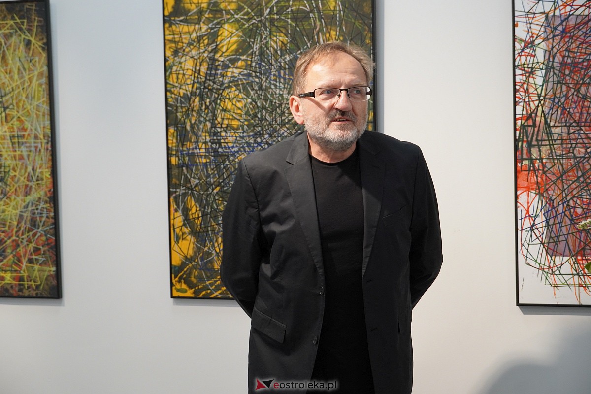 Wernisaż wystawy prac Krzysztofa Olszewskiego (nie)Pewność [13.07.2023] - zdjęcie #23 - eOstroleka.pl