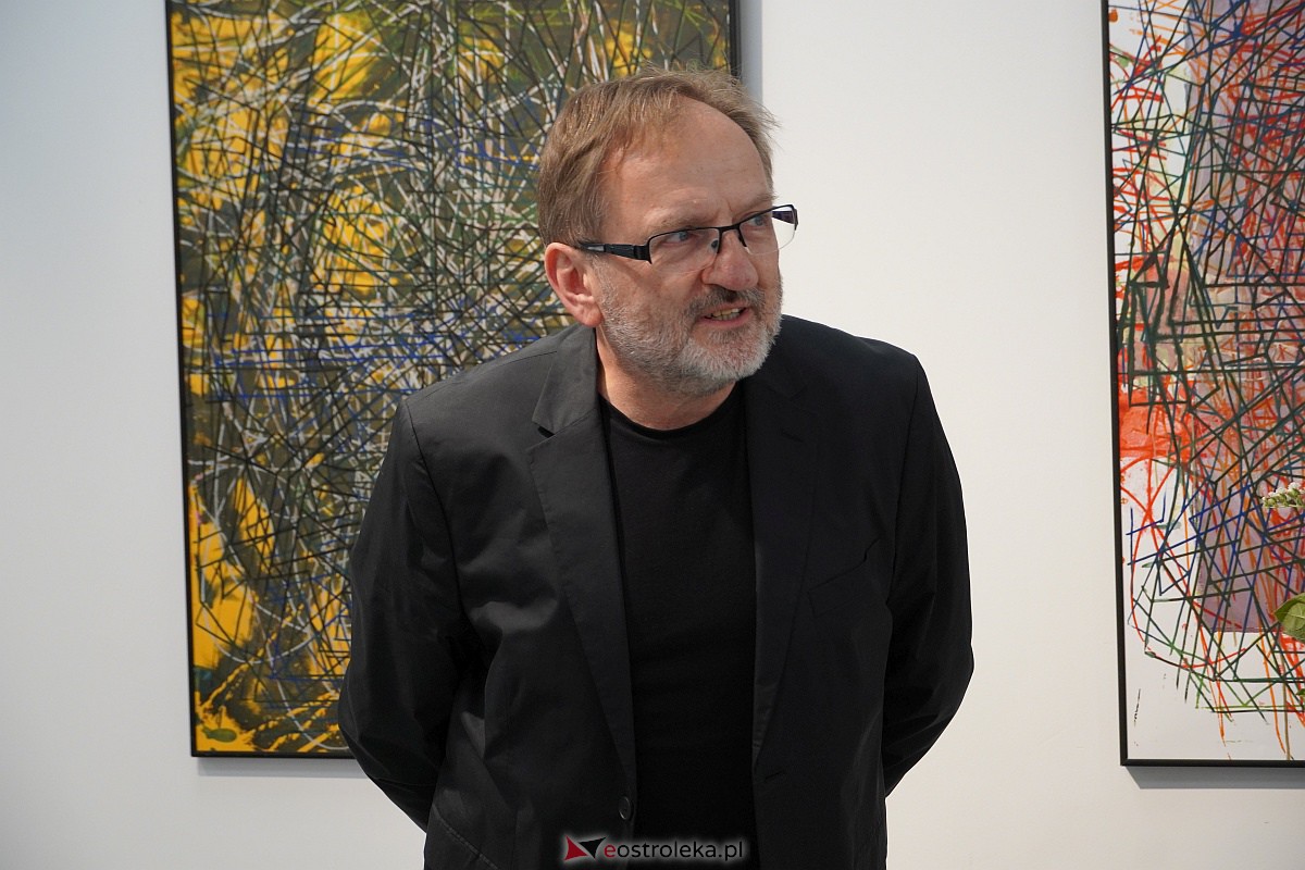 Wernisaż wystawy prac Krzysztofa Olszewskiego (nie)Pewność [13.07.2023] - zdjęcie #22 - eOstroleka.pl