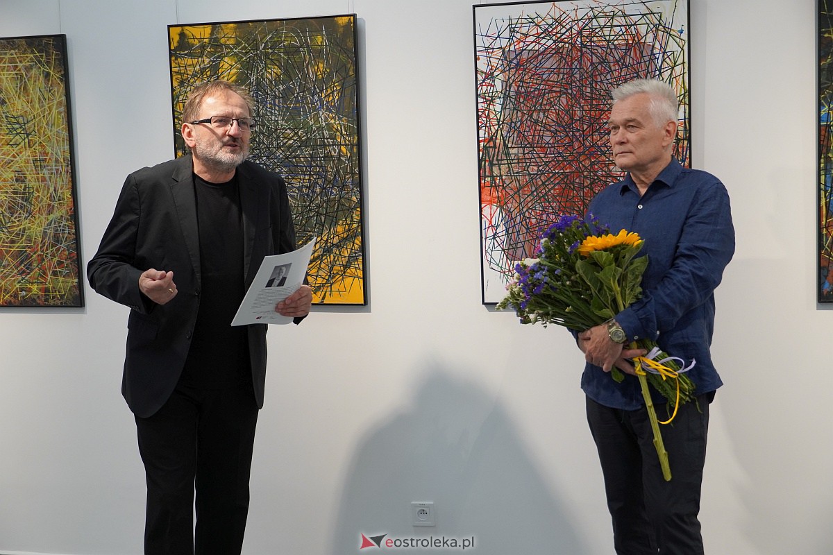 Wernisaż wystawy prac Krzysztofa Olszewskiego (nie)Pewność [13.07.2023] - zdjęcie #6 - eOstroleka.pl
