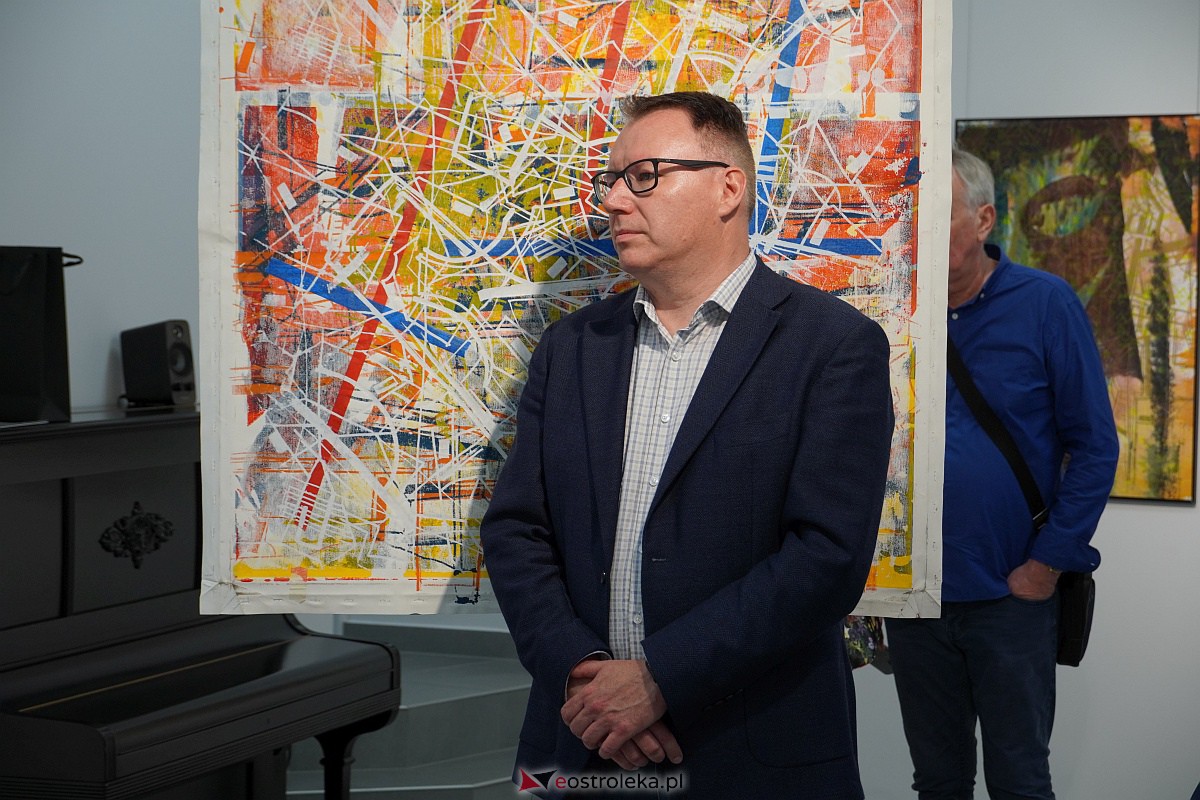 Wernisaż wystawy prac Krzysztofa Olszewskiego (nie)Pewność [13.07.2023] - zdjęcie #5 - eOstroleka.pl