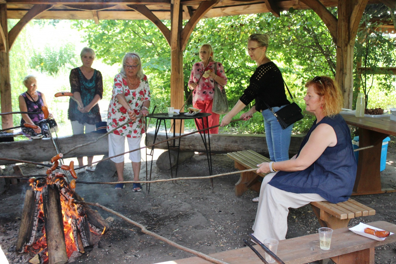 Warsztaty Na spotkanie z naturą Dziennego Domu ,,Senior+ w Olszewie-Borkach - zdjęcie #2 - eOstroleka.pl