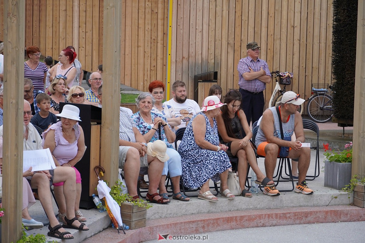 „Muzyczne Lato w Tężni”: Wystąpił Chór O! la! la! [16.07.2023] - zdjęcie #44 - eOstroleka.pl
