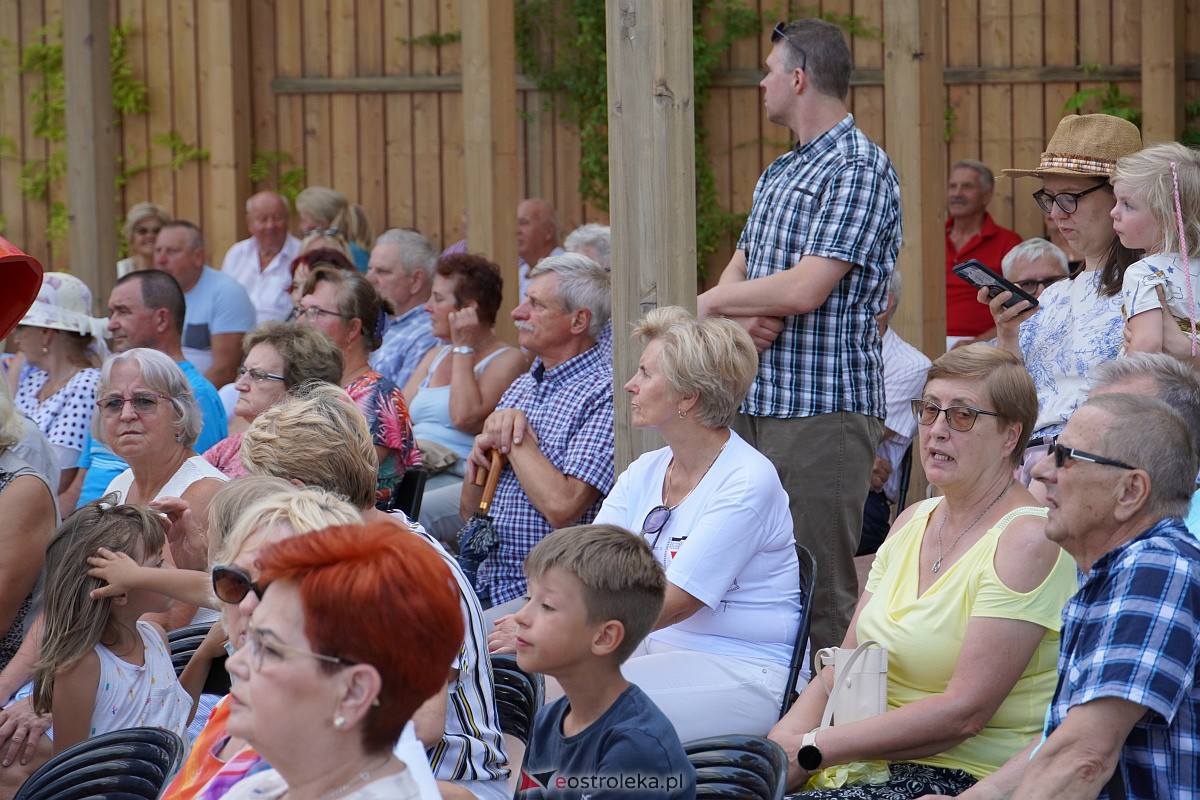 „Muzyczne Lato w Tężni”: Wystąpił Chór O! la! la! [16.07.2023] - zdjęcie #32 - eOstroleka.pl