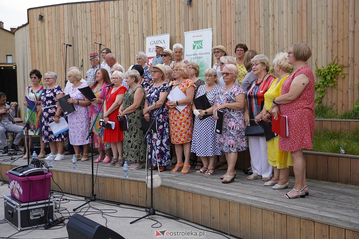 „Muzyczne Lato w Tężni”: Wystąpił Chór O! la! la! [16.07.2023] - zdjęcie #23 - eOstroleka.pl