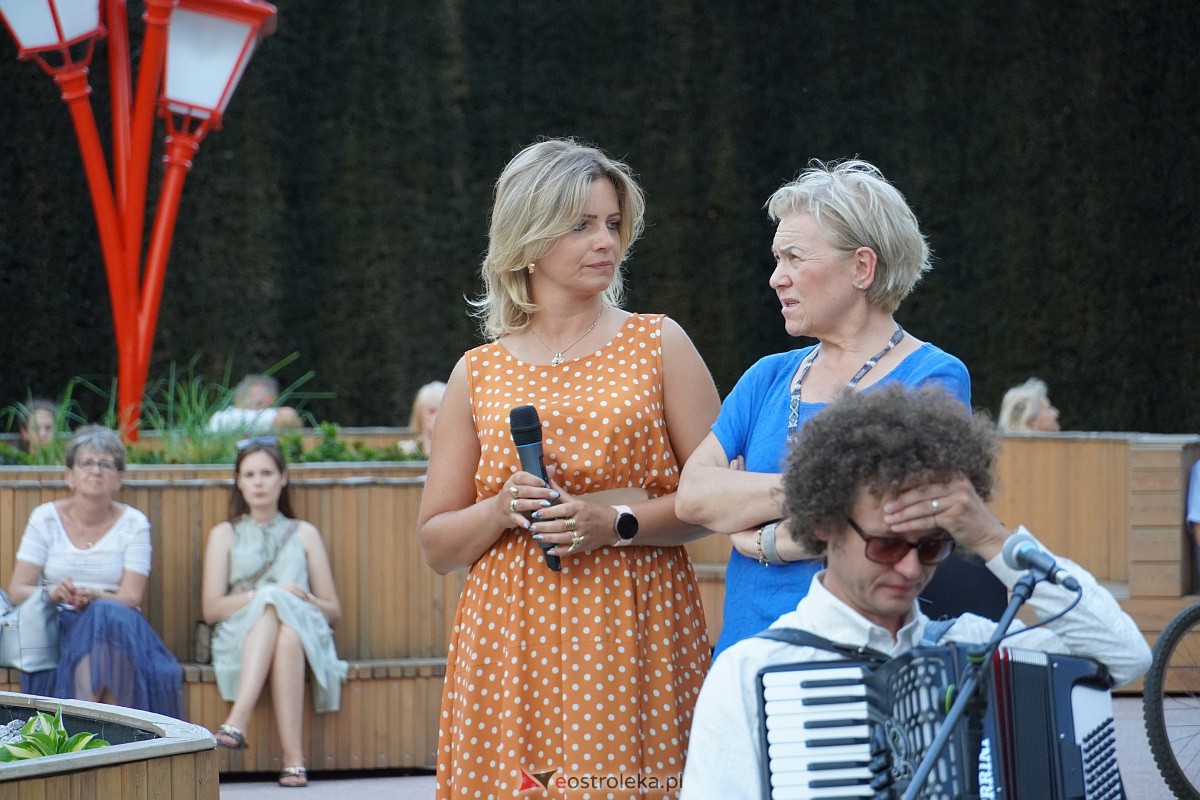 „Muzyczne Lato w Tężni”: Wystąpił Chór O! la! la! [16.07.2023] - zdjęcie #10 - eOstroleka.pl