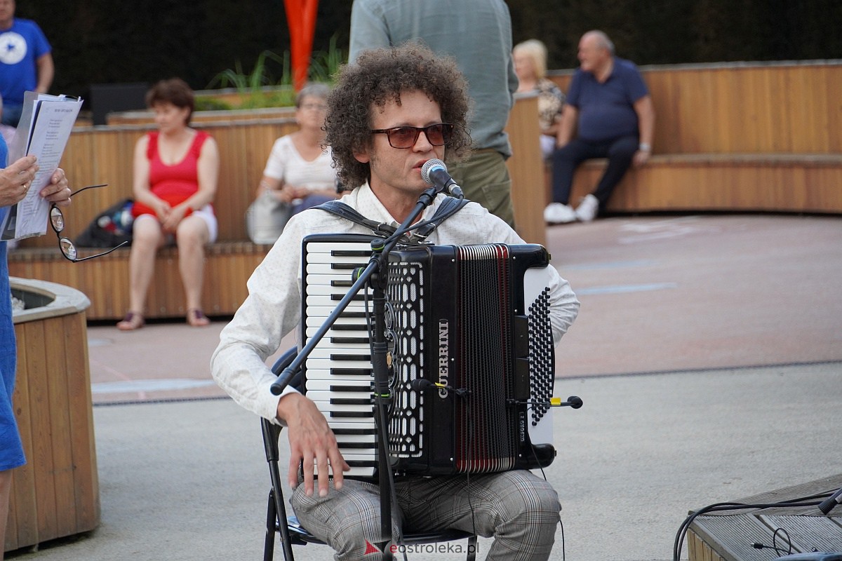 „Muzyczne Lato w Tężni”: Wystąpił Chór O! la! la! [16.07.2023] - zdjęcie #9 - eOstroleka.pl