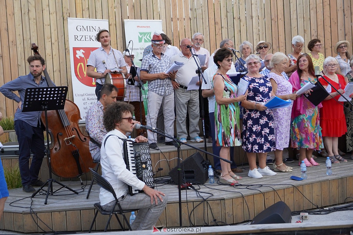 „Muzyczne Lato w Tężni”: Wystąpił Chór O! la! la! [16.07.2023] - zdjęcie #8 - eOstroleka.pl