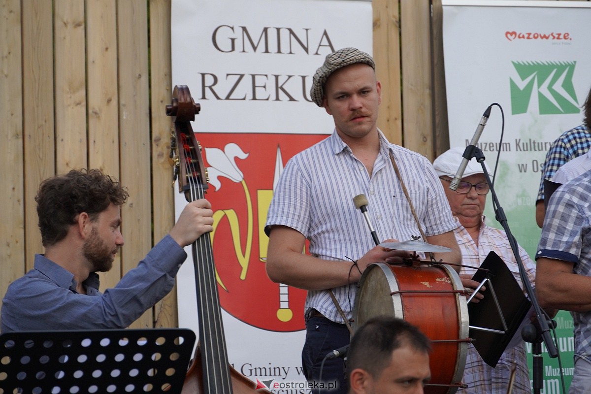 „Muzyczne Lato w Tężni”: Wystąpił Chór O! la! la! [16.07.2023] - zdjęcie #6 - eOstroleka.pl