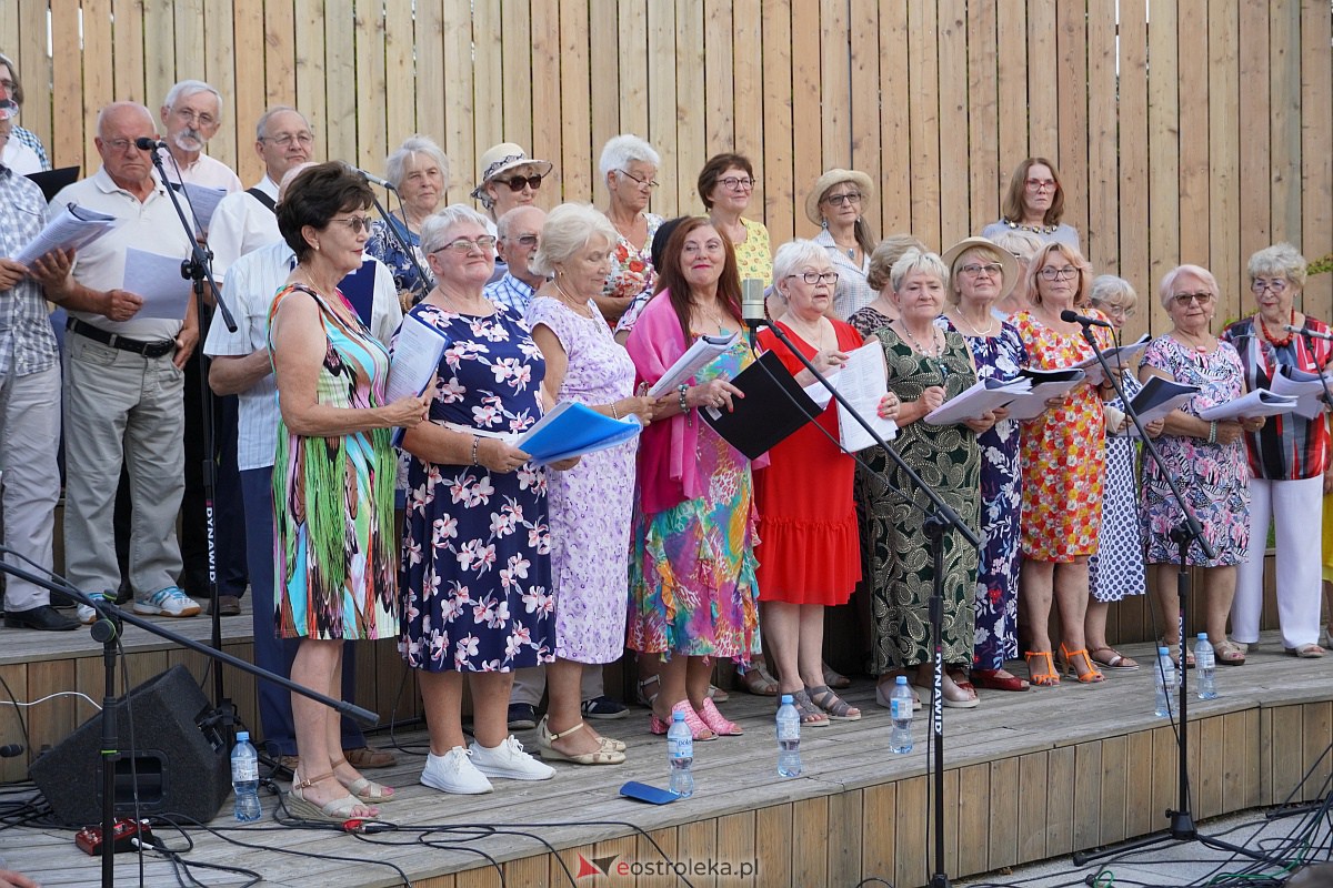 „Muzyczne Lato w Tężni”: Wystąpił Chór O! la! la! [16.07.2023] - zdjęcie #5 - eOstroleka.pl
