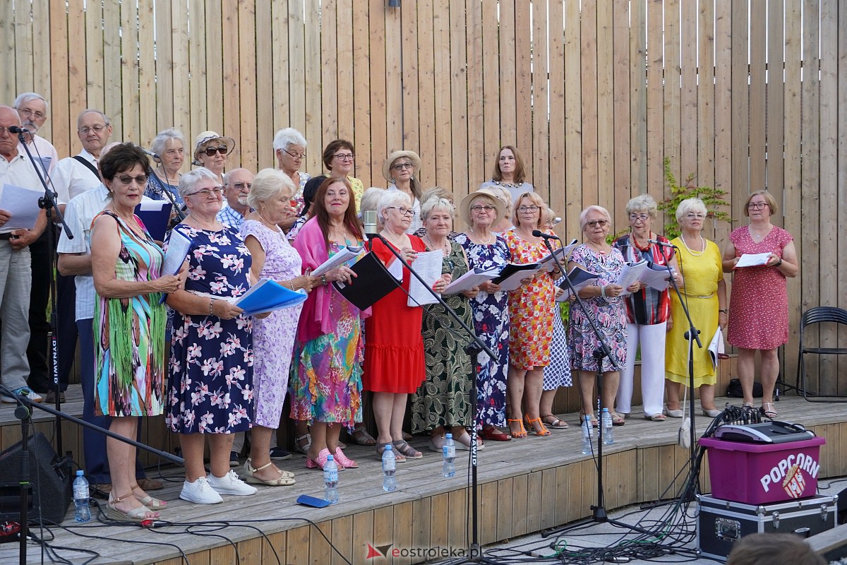 „Muzyczne Lato w Tężni”: Wystąpił Chór O! la! la! [16.07.2023] - zdjęcie #4 - eOstroleka.pl