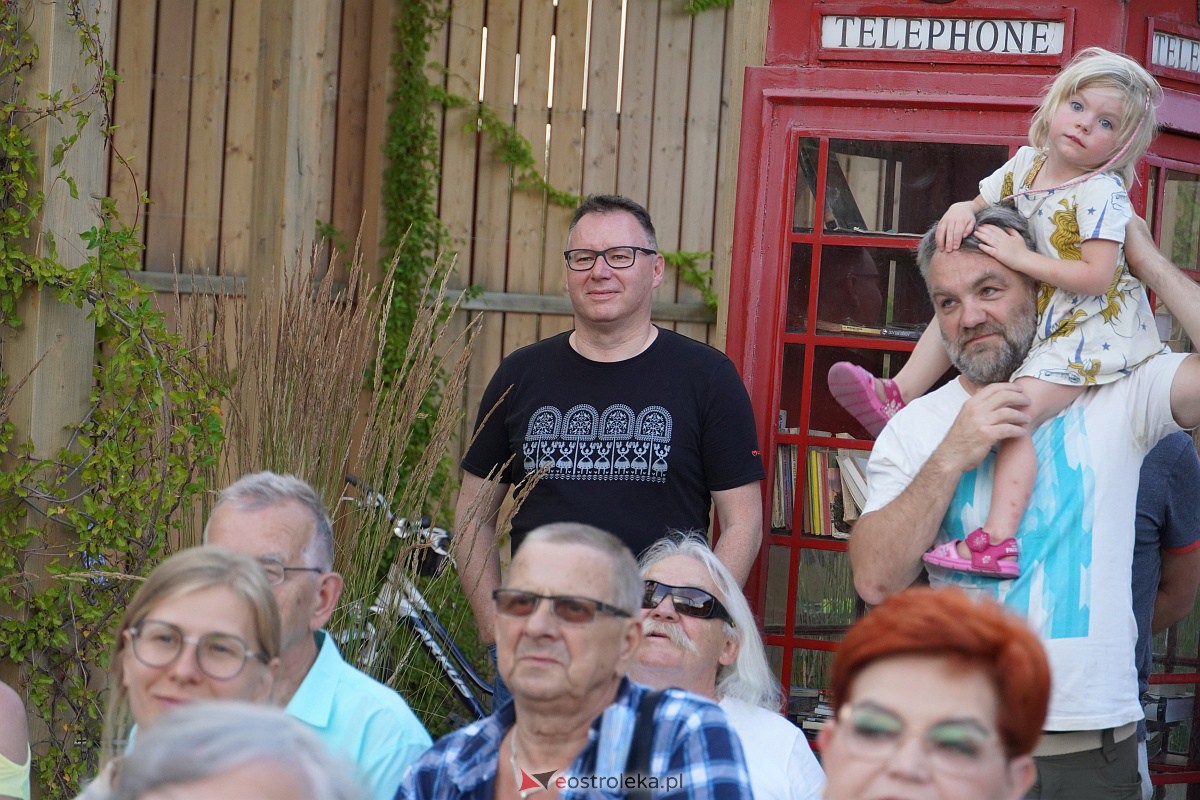„Muzyczne Lato w Tężni”: Wystąpił Chór O! la! la! [16.07.2023] - zdjęcie #1 - eOstroleka.pl