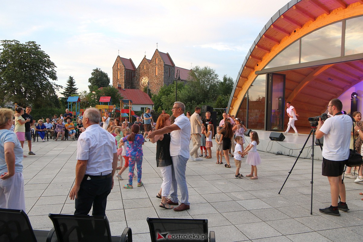 Muzyczne wydarzenie na letniej scenie w Amfiteatrze w Troszynie [16.07.2023] - zdjęcie #4 - eOstroleka.pl