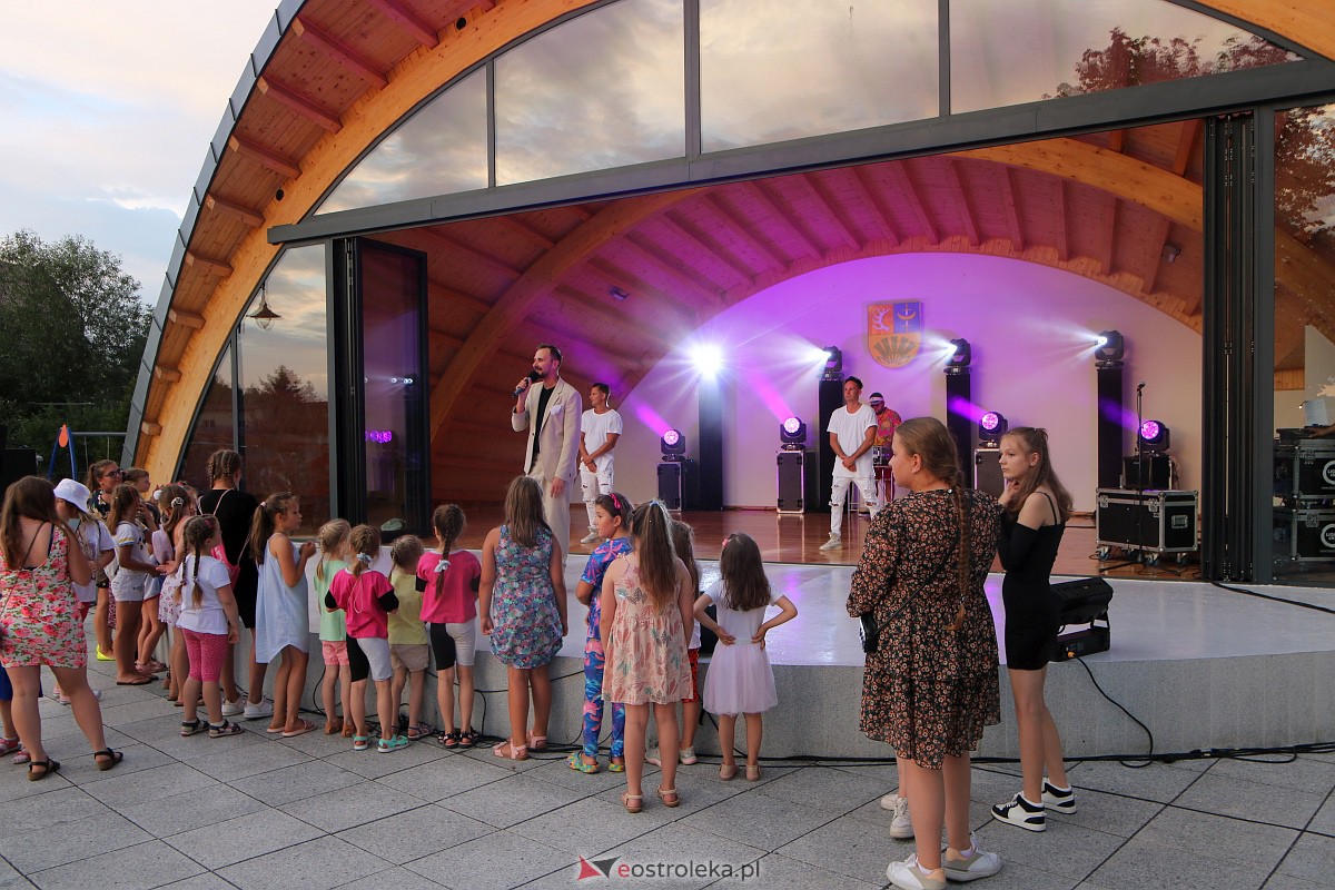 Muzyczne wydarzenie na letniej scenie w Amfiteatrze w Troszynie [16.07.2023] - zdjęcie #13 - eOstroleka.pl