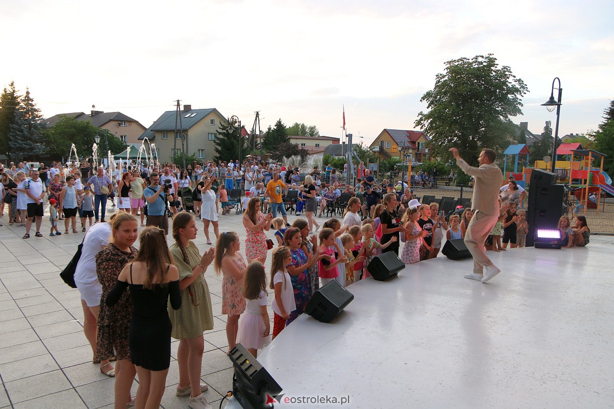 Muzyczne wydarzenie na letniej scenie w Amfiteatrze w Troszynie [16.07.2023] - zdjęcie #24 - eOstroleka.pl