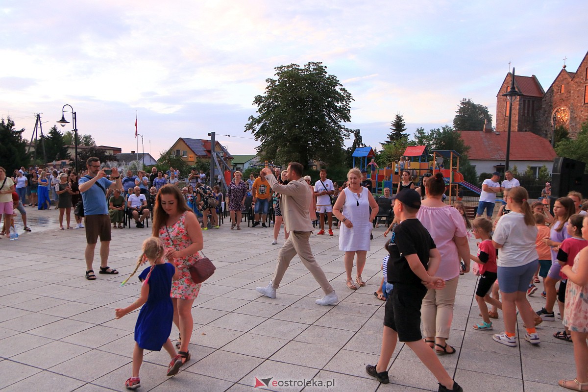 Muzyczne wydarzenie na letniej scenie w Amfiteatrze w Troszynie [16.07.2023] - zdjęcie #50 - eOstroleka.pl