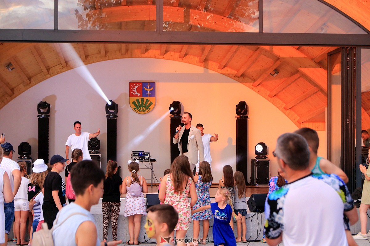 Muzyczne wydarzenie na letniej scenie w Amfiteatrze w Troszynie [16.07.2023] - zdjęcie #61 - eOstroleka.pl