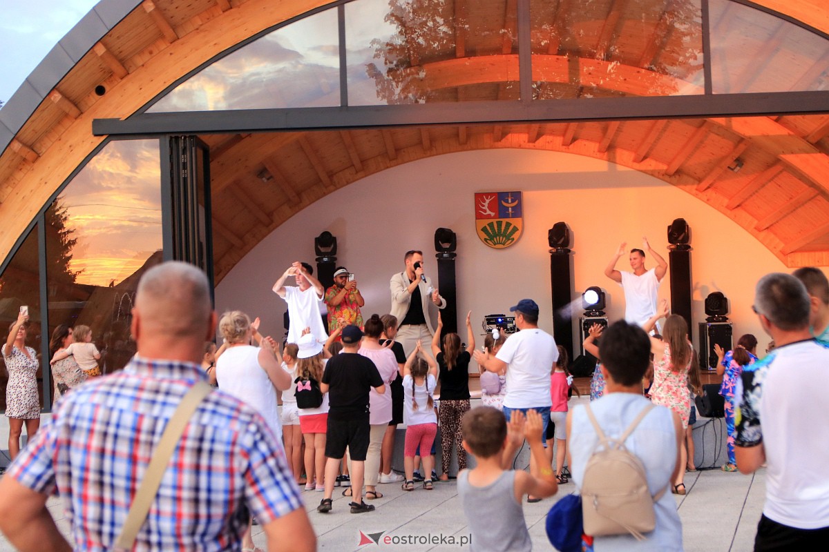 Muzyczne wydarzenie na letniej scenie w Amfiteatrze w Troszynie [16.07.2023] - zdjęcie #65 - eOstroleka.pl