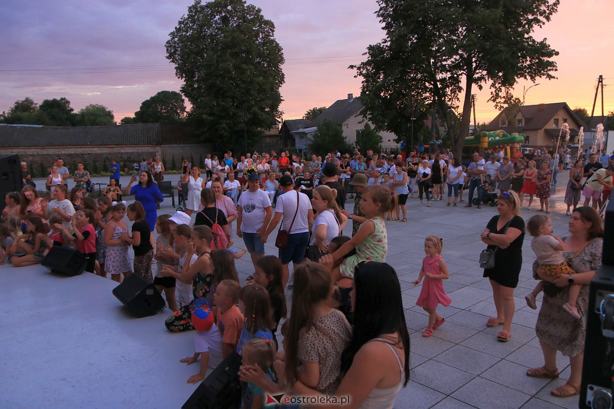 Muzyczne wydarzenie na letniej scenie w Amfiteatrze w Troszynie [16.07.2023] - zdjęcie #98 - eOstroleka.pl