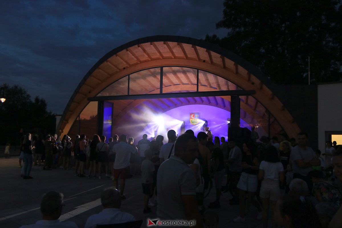 Muzyczne wydarzenie na letniej scenie w Amfiteatrze w Troszynie [16.07.2023] - zdjęcie #108 - eOstroleka.pl