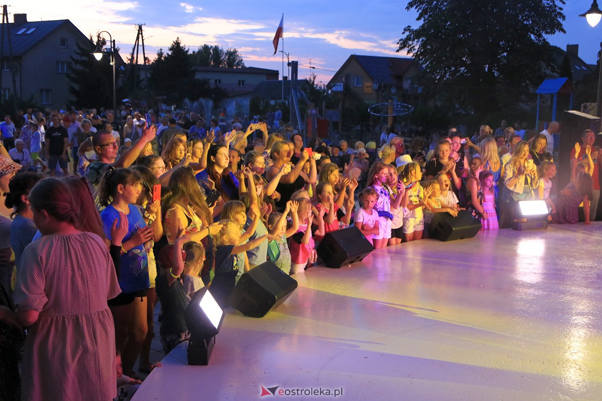 Muzyczne wydarzenie na letniej scenie w Amfiteatrze w Troszynie [16.07.2023] - zdjęcie #109 - eOstroleka.pl