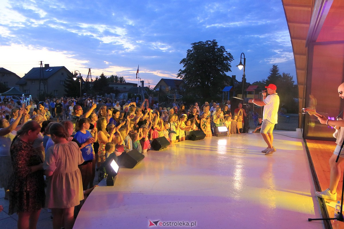 Muzyczne wydarzenie na letniej scenie w Amfiteatrze w Troszynie [16.07.2023] - zdjęcie #110 - eOstroleka.pl