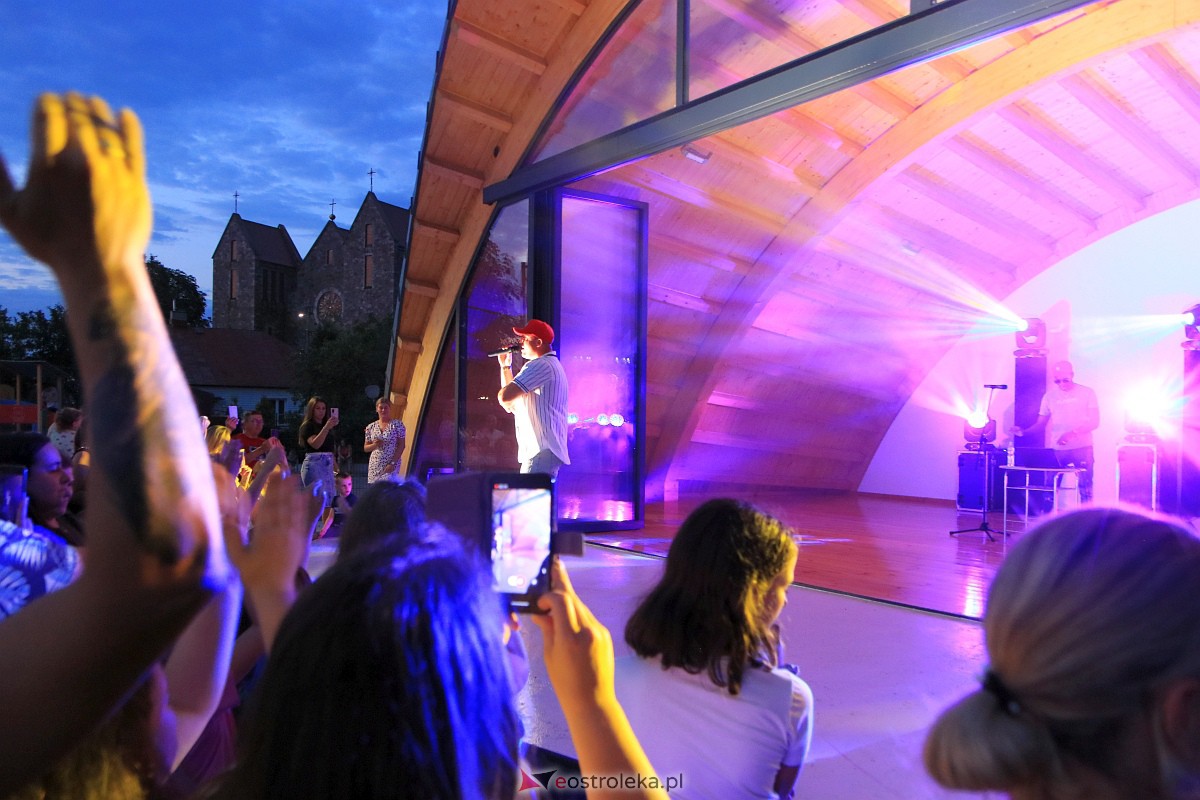 Muzyczne wydarzenie na letniej scenie w Amfiteatrze w Troszynie [16.07.2023] - zdjęcie #118 - eOstroleka.pl