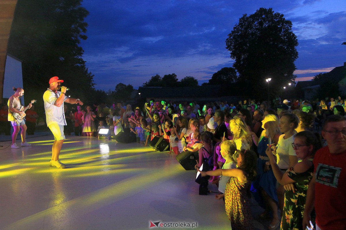 Muzyczne wydarzenie na letniej scenie w Amfiteatrze w Troszynie [16.07.2023] - zdjęcie #133 - eOstroleka.pl