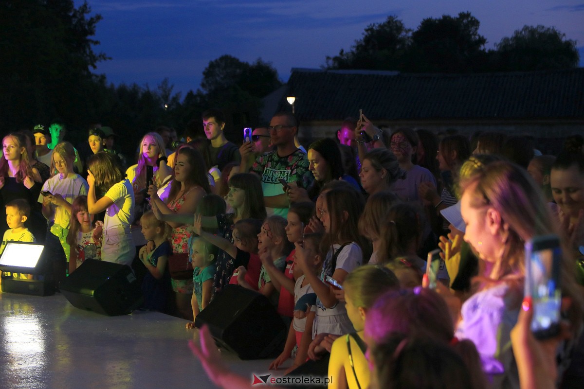 Muzyczne wydarzenie na letniej scenie w Amfiteatrze w Troszynie [16.07.2023] - zdjęcie #142 - eOstroleka.pl